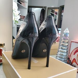 New MICHAEL Michael Kors Black Patent Stiletto Pumps Sz 10